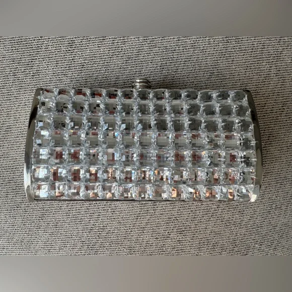 La Regale Elegant Silver Clutch Bag - Picture 2 of 15